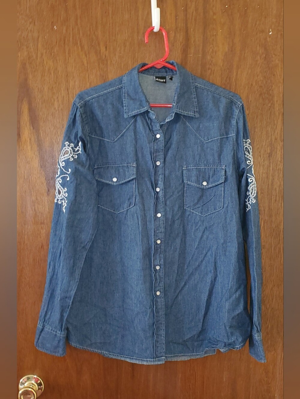 Cruel Western-Style Shirt with Embroidered Sleeves Sz Medium